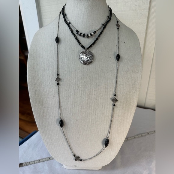 Three black and silvertone vibe necklaces - Picture 1 of 6